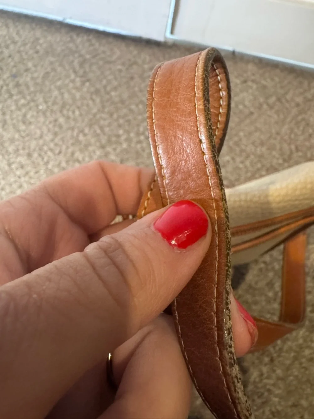 Vintage Dooney & Bourke AWL Bone Tan Leather Crossbody Bag USA - Picture 7 of 7